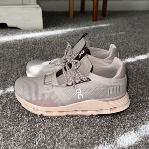 WOMENS ON CLOUD CLOUDNOVA SHOES